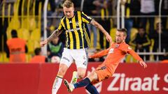 (L-R) Simon Thorup Kjaer of Fenerbahce SK, Edin Visca of Istanbul Medipol Basaksehir FKduring the Turkish Spor Toto Super Lig football match between Fenerbahce and Medipol Basaksehir FK on May 17, 2017 at the Sukru Saracoglu stadium in Istanbul, Turkey(Photo by VI Images via Getty Images)