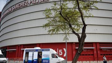 Un laboratorio móvil en las puertas del Pizjuán para los test COVID-19