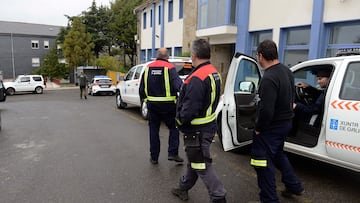 Operativo policial para coordinar el dispositivo de búsqueda de la avioneta, a 20 de octubre de 2022, en A Gudiña, Ourense, Galicia (España). Continúa la búsqueda de una avioneta contraincendios desaparecida que había partido de la base de Doade, en Lugo, con rumbo a Córdoba. Fuentes de los servicios de emergencias apuntan a que el piloto se tuvo que desviar a la altura de Valladolid y que habría vuelto en dirección hacia la provincia de Ourense.



xxxx, a 20 de octubre de 2022, en Ourense, Galicia (España). Continúa la búsqueda de una avioneta contraincendios desaparecida que había partido de la base de Doade, en Lugo, con rumbo a Córdoba. Fuentes de los servicios de emergencias apuntan a que el piloto se tuvo que desviar a la altura de Valladolid y que habría vuelto en dirección hacia la provincia de Ourense.
20 OCTUBRE 2022;A GUDIÑA;OURENSE;AVIONETAS CONTRAICENDIOS;BASE DE DOADE;PIXELADA
Rosa Veiga / Europa Press
20/10/2022