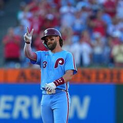 Bryce Harper and Kyle Schwarber go on the injured list