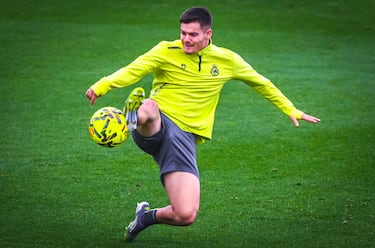 Peio Canales: “Sigo al Athletic, pero estoy centrado por completo en el Racing”