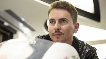 BARCELONA, SPAIN - FEBRUARY 22: Jorge Lorenzo rides a motorbike simulator during the inauguration of Espai Huawei Flagship Barcelona at Plav&szlig;a Catalunya on February 22, 2020 in Barcelona, Spain. (Photo by Jordi Vidal/WireImage)
 PUBLICADA 30/10/20 NA MA27 3COL