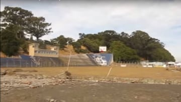 Así lucía el Estadio El Morro luego del Tsunami del 27F