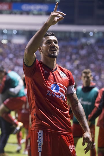 El originario de Mazatlán tuvo grandes años en el PSV y Stuttgart durante su paso por Europa, mismo caso ocurrió a su llegada a México, ya que con América también logró ganar campeonatos