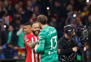 Memphis y Oblak relucieron en el ‘pique de las linternas’