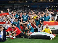 Seleccionados iraquíes celebran el pase al Mundial de 2026 tras derrotar 2-1 a Bolivia.