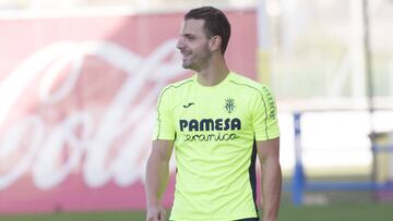 Roberto Soldado durante un entrenamiento del Villarreal.