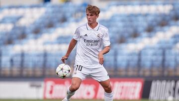 Nico Paz, en acción en un partido con el Juvenil de Arbeloa de esta edición de la Youth League.