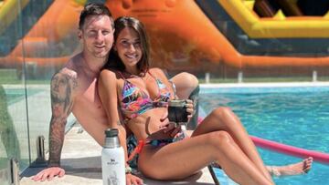 El espectacular posado navide?o de Antonella Rocuzzo junto a Leo Messi
