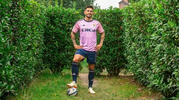 El Oviedo presenta su segunda camiseta, que será rosa