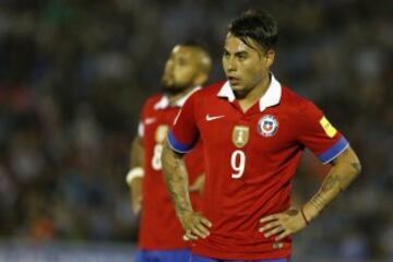 Uno de los peores partidos de Chile en la era Sampaoli. La Roja fue goleada por Uruguay por 3-0 en Montevideo, en la revancha de lo ocurrido en Copa América. Era la cuarta fecha de las clasificatorias y a falta de lo que pase el 4 de enero; ¿el último partido del casildense?