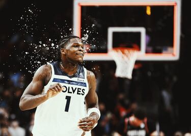 Alero. 20 años. Estadísticas 2021-22: 22,3 puntos, 5 rebotes y 3,7 asistencias. El número 1 del draft de 2020 llegó a la NBA con dudas sobre su capacidad para ser una estrella. Era una generación que se consideraba de perfil abajo y en la que la pandemia tuvo un efecto negativo porque impidió a los ojeadores seguir a los nuevos talentos con la minuciosa precisión habitual. Pero ya como novato, Edwards dejó las suficientes buenas noticias para que los Wolves se sintieran satisfechos con su elección. En su segunda temporada, ha mejorado en todos los apartados estadísticos, anota más y con más eficiencia y forma parte de un nuevo y muy prometedor núcleo duro de unos Wolves emergentes. Edwards, además, tiene mucho carisma, aparece en los momentos calientes de los partidos y es una máquina de producir highlights. Ya no hay duda: Anthony Edwards va a ser el jugador franquicia de los Wolves y una estrella de la NBA.  