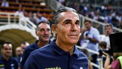 Athens (Greece), 09/08/2022.- Spain'Äôs head coach Sergio Scariolo reacts during the friendly basketball match Greece va Spain, at the Olympic Indoor Stadium in Athens, Greece, 09 August 2022. (Baloncesto, Grecia, España, Atenas) EFE/EPA/GEORGIA PANAGOPOULOU
