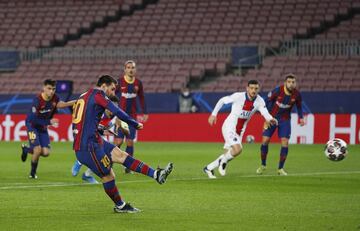 1-0. Leo Messi marcó de penalti el primer gol.