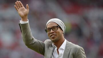 Timonel de Nacional promete ir al siquiatra si ficha a Ronaldinho