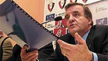 <B>PREOCUPADO</B>. El presidente Izco.