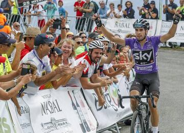 Mikel Landa celebra la victoria en la tercera etapa de la Vuelta ciclista a Burgos con llegada en el alto del Picón Blanco.