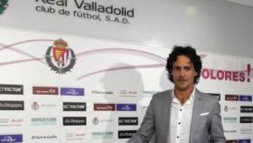 <b>ADIÓS. </b>García Calvo compareció ayer ante la Prensa para explicar su marcha del Valladolid.