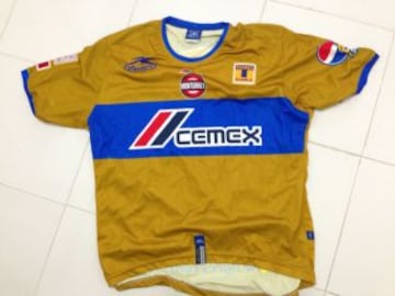 Los Tigres lucieron este diseño especial, con un amarillo más metálico, e n su primera participación en una Copa Libertadores: 2005.
