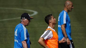 "No hay que hacer un equipo para Zidane o Cristiano, sólo tienen que jugar cómodos"