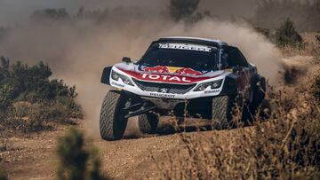 Carlos Sainz con el Peugeot 3008DKR.