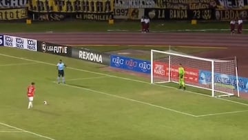 Estuvo en la Universidad de Chile y lanzó un penal afuera por una protesta: ¡ya es viral!