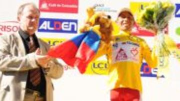 Nairo Quintana celebra en el Tour de l'Avenir. Su técnico era Luis Fernando Saldarriaga.