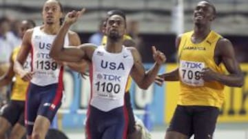 Tyson Gay (centro) vence a Usain Bolt en los 200 metros de los Mundiales de Osaka 2007. 