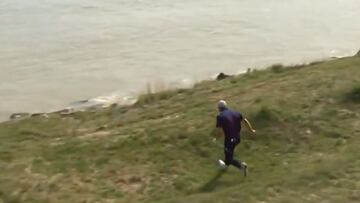 Jordan Spieth heads for Lake Michigan!