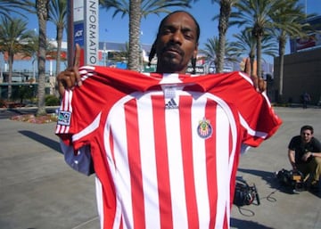 El extinto equipo de Chivas USA, fue el primer equipo de la MLS con el que el rapero estuvo relacionado.