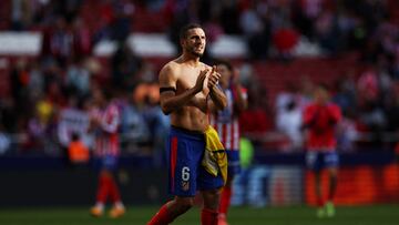 Soccer Football - LaLiga - Atletico Madrid v Las Palmas - Riyadh Air Metropolitano, Madrid, Spain - November 3, 2024 Atletico Madrid's Koke applauds fans after the match REUTERS/Isabel Infantes