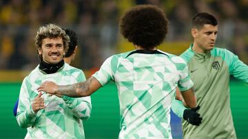 Griezmann y Morata, junto a Witsel, en el calentamiento.