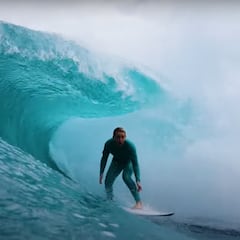 Josh y Sierra Kerr: padre e hija a la caza de tremendas olas en Australia