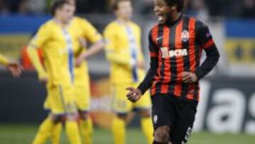 Luiz Adriano: solución de Dunga para la delantera de Brasil