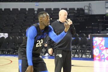 Jerian Grant comandó varias jugadas durante el entrenamiento del Magic.