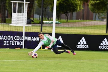 En la sede de la Federación Colombiana de Fútbol, en Bogotá, los convocados por Reinaldo Rueda para el morfociclo de la Selección Colombia tuvieron su primer día de entrenamiento. 