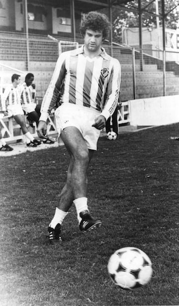 Jugó 165 partidos en Primera como blanquivioleta convirtiéndose en una de las grandes leyendas del club. Jugó con el Valladolid desde 1977 hasta 1986.