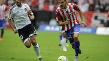 Sergio &Aacute;lvarez, durante el partido entre Sporting de Gij&oacute;n y Valencia que ambos equipos disputaron en El Molin&oacute;n.
