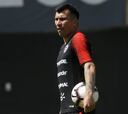 Medel anunció dónde pretende jugar tras su paso por Bologna