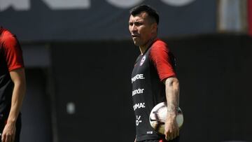 Medel anunció dónde pretende jugar tras su paso por Bologna