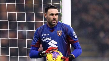 Salvatore Sirigu durante un partido con Torino.