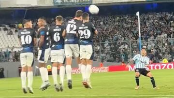 Colocación y potencia que dejó sin posibilidades al portero de Independiente.