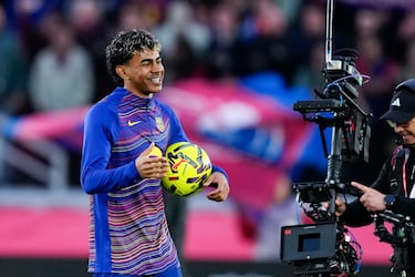 Partidazo del extremo del Barcelona, en un encuentro en el que consiguió anotar su primer hat-trick con el equipo blaugrana. El de Rocafonda estuvo soberbio en su banda, con regates eléctricos y una definición exquisita.