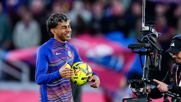 BARCELONA, 28/02/2026.-El delantero del Barcelona Lamine Yamal tras el partido de la jornada 26 de LaLiga entre el Barcelona y el Villarreal, este sábado en el estadio Spotify Camp Nou en Barcelona.-EFE/ Alejandro García