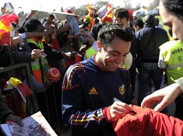 Xavi era el estandarte del juego español. Pero el centrocampista no veía una única batalla en el medio: “Hay jugadores importantes de ambas selecciones en el centro del campo. También va a ser una batalla entre los defensas y los delanteros. Lo que tenemos que hacer es imponer nuestra personalidad. Si lo hacemos tendremos mucho ganado. La clave del partido estará en la posesión del balón”.