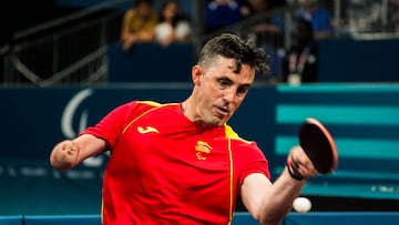 Derrota de los españoles Alejandro Díaz y José Manuel Ruiz en los octavos de final de la competición de dobles de tenis de mesa MD18. South Paris Arena 4. Juegos Paralímpicos París 2024. © Paulino Oribe / CPE.