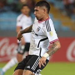 Jugó su primer partido internacional en Colo Colo y respondió con clase