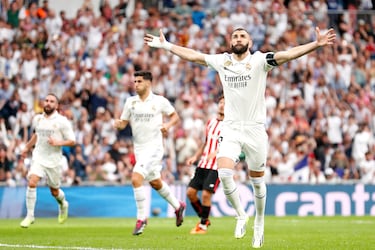 El delantero francés asombró al mundo del fútbol en 2022, cuando, con 34 años, tuvo su mejor temporada goleadora, eso ayudó a que el Real Madrid ganase Liga y Champions y al delantero le llevó a alcanzar su único Balón de Oro. La temporada siguiente, Benzema bajó su registro goleador y al terminar la temporada 2022/23, aceptó la oferta del fútbol saudí dejando un gran legado en el Real Madrid.