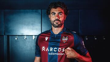 Iborra llega con la nueva equipaci車n bajo el brazo