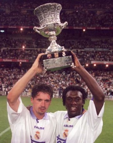 Campeón de Supercopa en 1997. En la foto con Mijatovic.